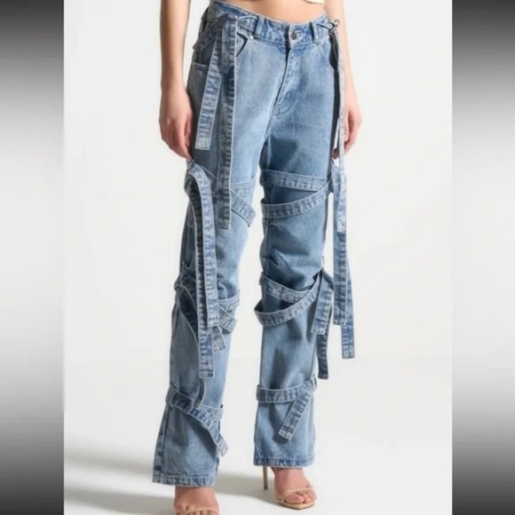 Maniere De Voir Talia Denim Strap Cargo Jeans in Mid Blue - Picture 3 of 15